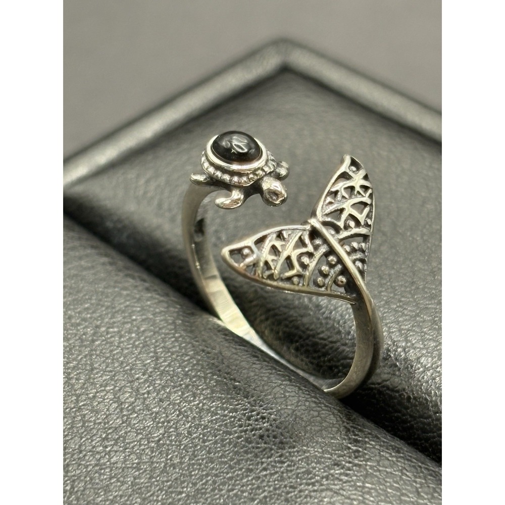New Condition Sterling Silver Onyx Turtle Whale Ring Size 7 H4